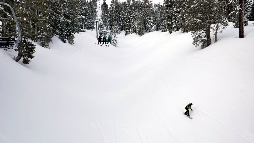 damn, that's a lot of snow in that drain under cornice