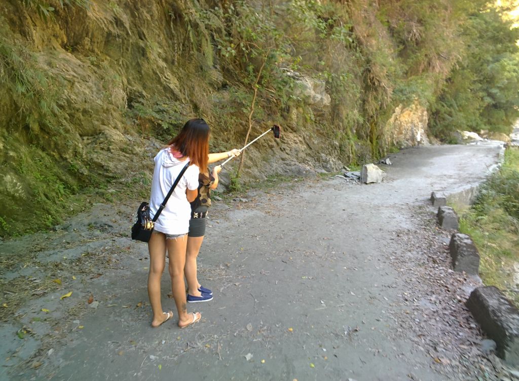 those selfie poles were everywhere. People were filming themselves walking a hiking trail with that. Lame...