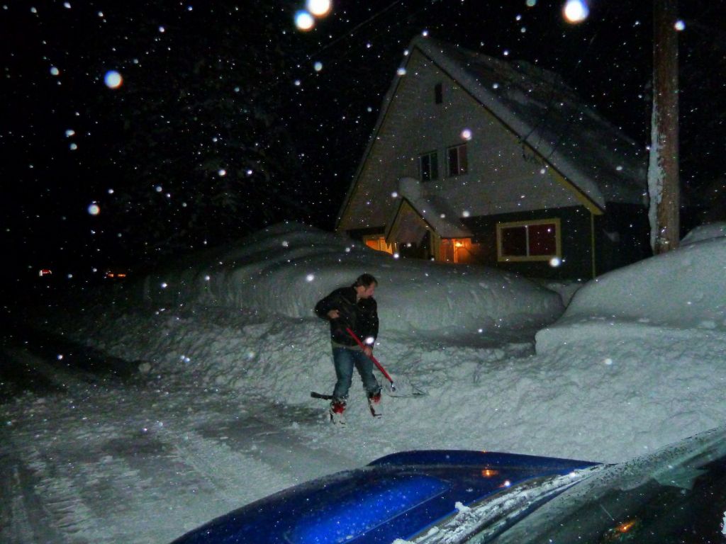 Mmmh, the plow guy came that afternoon, but by the evening the driveway was unsuable already.