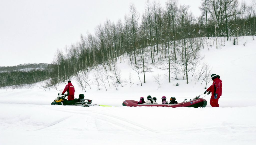 we went all the way to Niseko Hanazono, used its side country gates, and I got to see kids towed on a life raft :)