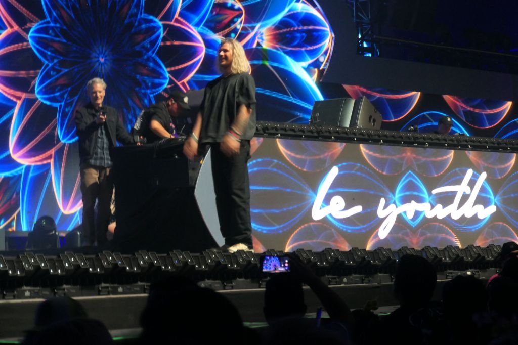 le youth, I had never heard before, interesting dreamy set