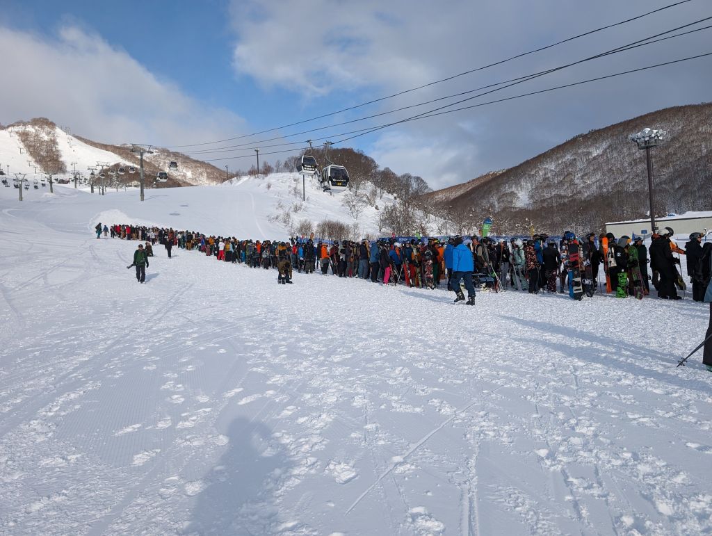 morning gondola line, although it went faster due to less wind and higher gondola speed