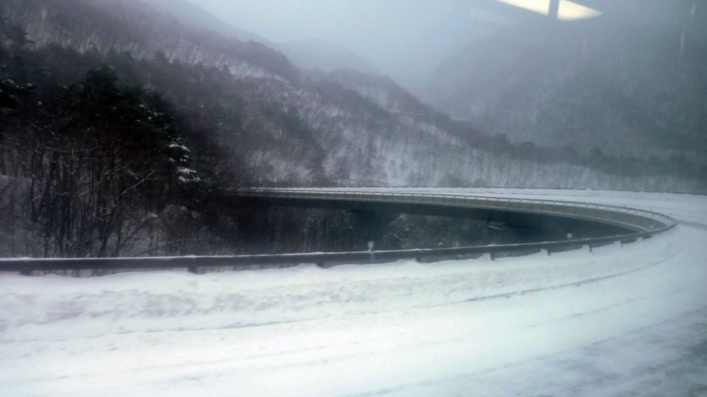 the road to shiga kogen's remote bigger resorts was time consuming, nice curved bridge here