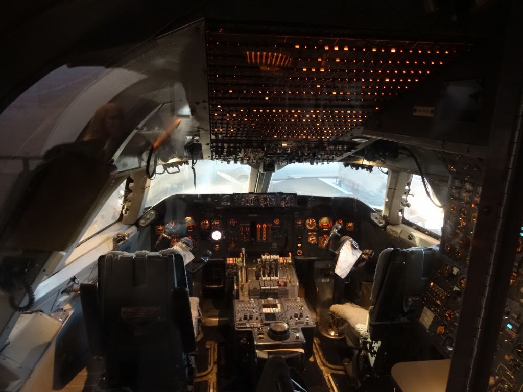 747 cockpit