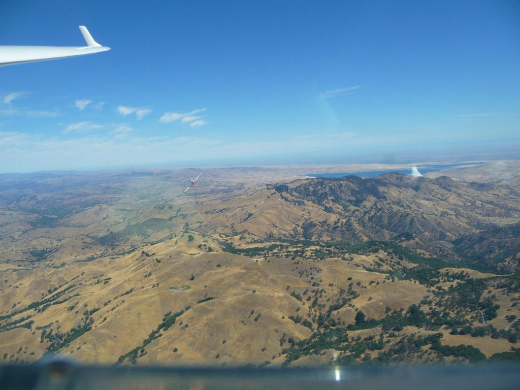 tow plane unhooked and flying away