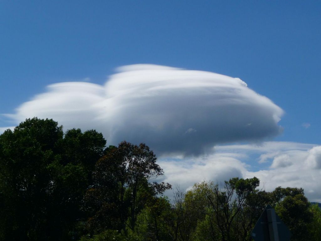 nice rotor cloud, Wellington is *very* windy