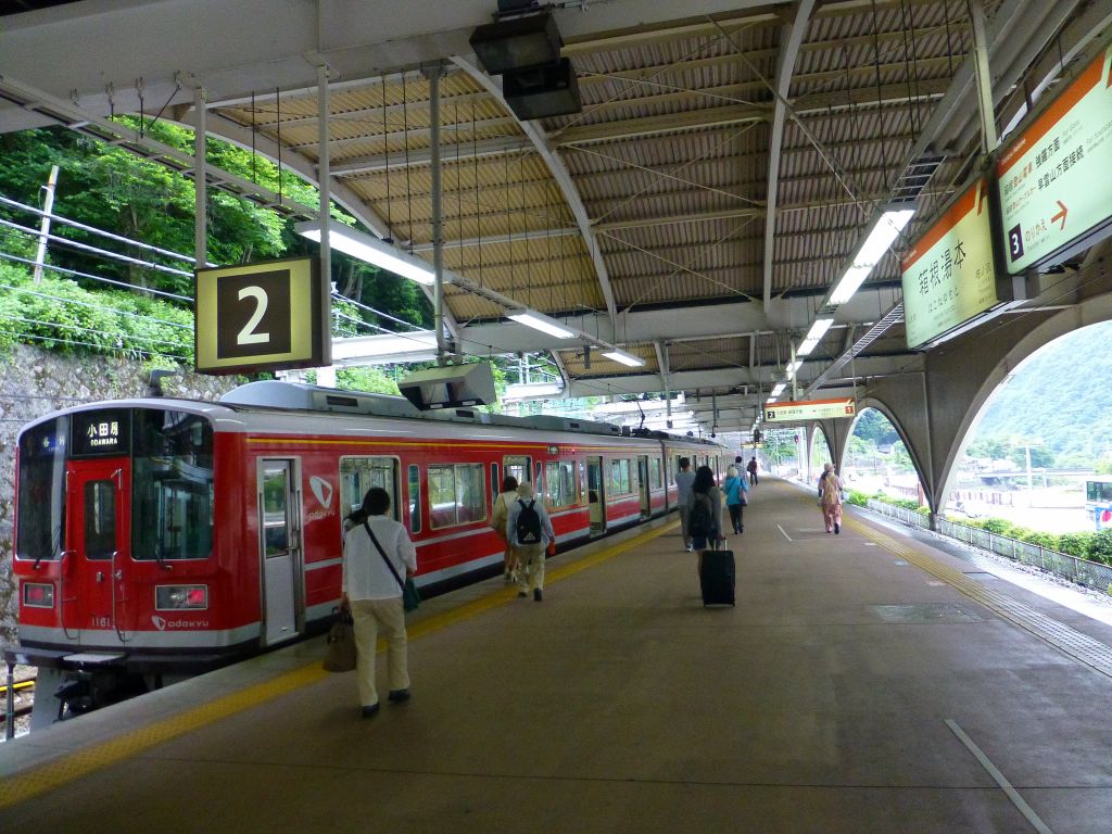 changing to a better train at HakoneYumoto towards Odawara