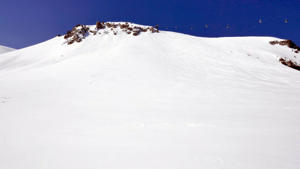 while the gondola to the top wasn't open yet, but that's a lot of tracks down for a few ski patrol runs. Mmmh...