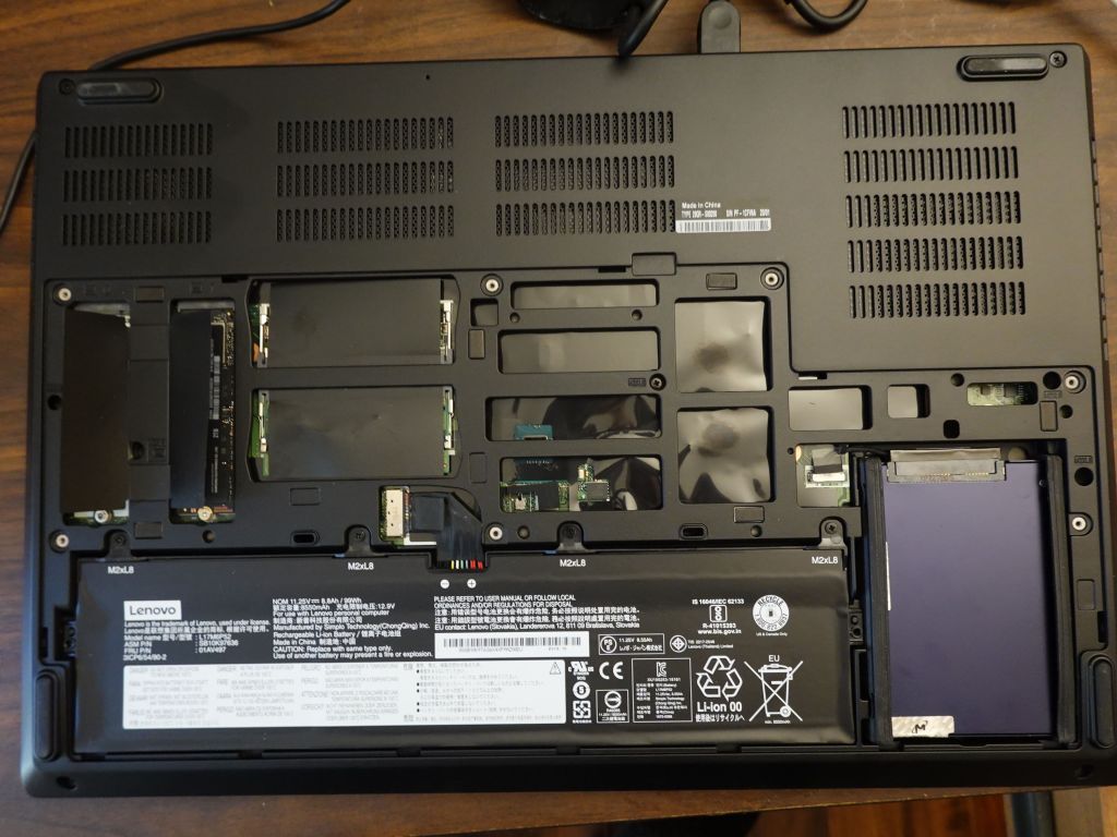 this shows the unobtanium lenovo cable for the now only single drive that fits, along the unused space