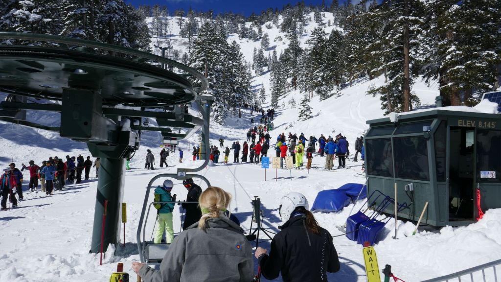 people lined up the hill :( it almost took as long to line up than to hike up