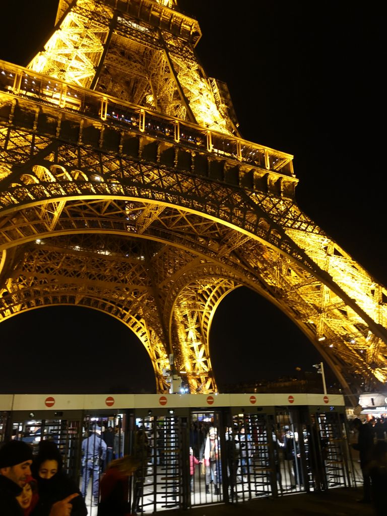 the worst part is how the effeil tower is now behind airport gates and bad looking temporary roof covers as gates :(