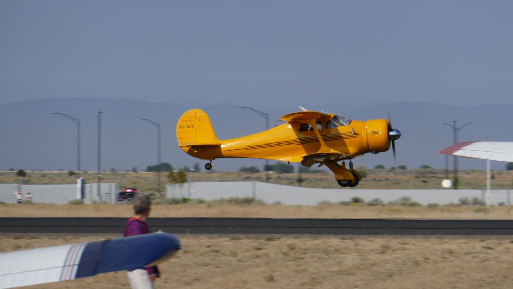 this lucky guy landed 1mn before the runway closed