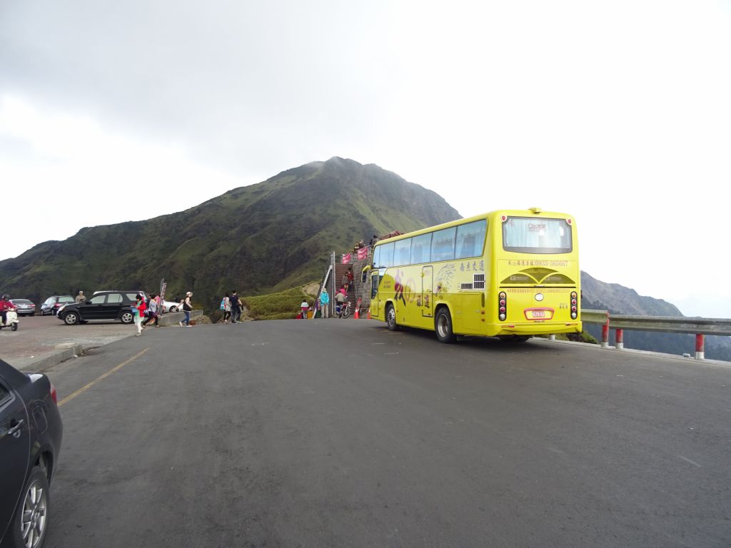 quick stop at the peak (3200m or so)