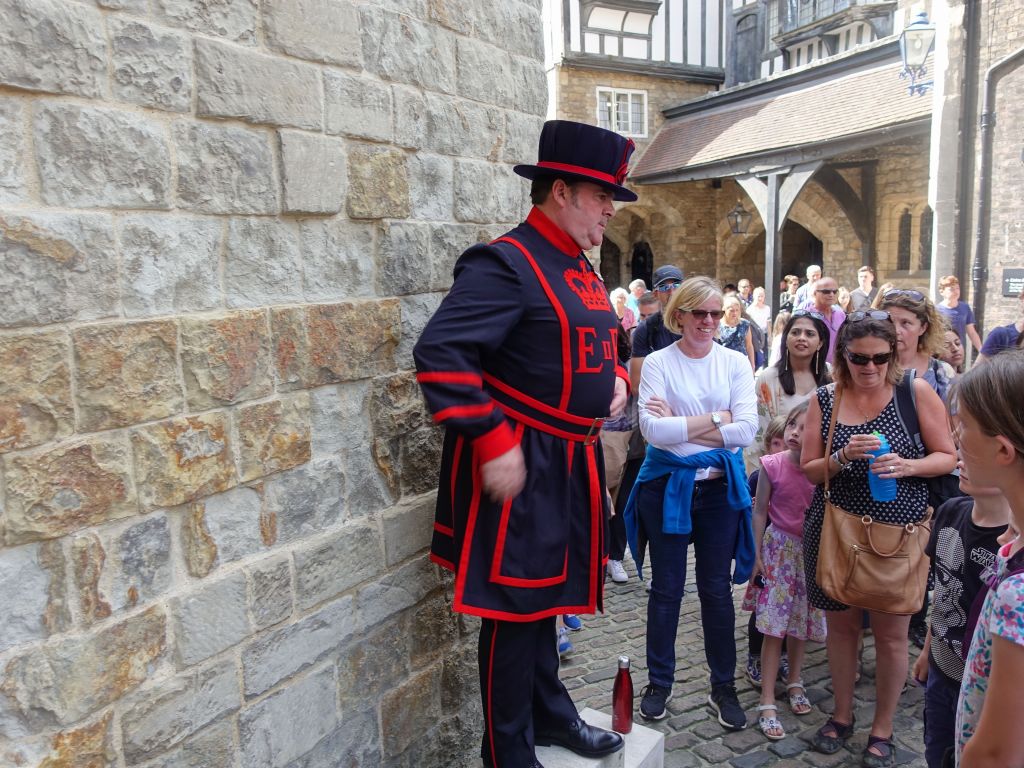 they had beafeaters giving tours of the monument