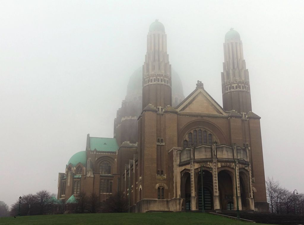 finally we made it to Basilique Nationale du Sacré-Cœur à Koekelberg thanks to uber, still foggy at 10:00