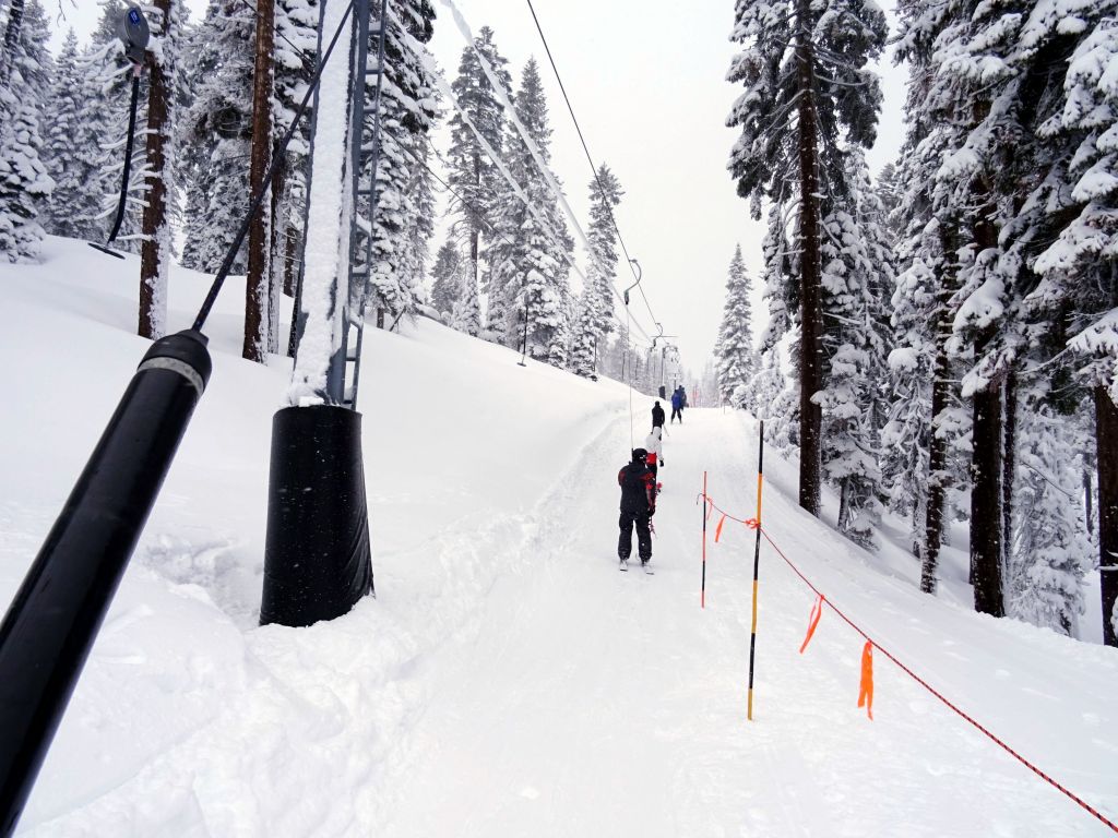 so after 2 runs, I took the rope tow to lookout