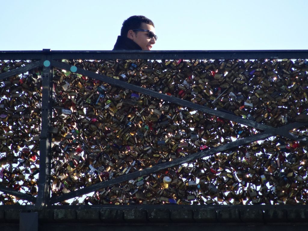 this put a lock on the bridge fad is getting out of hand...