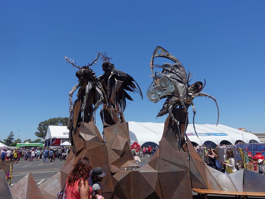 remember seeing those guys at burning man, they look better at night ;)