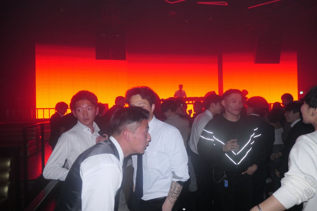 plenty of people came with suits and ties, looked like they came straight from the office