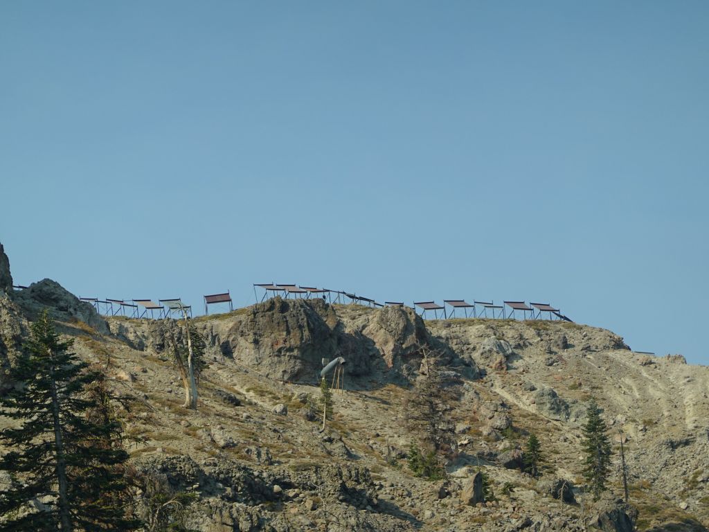 avanlache prevention gates and avalanche triggering devices when the road needs to be cleaned