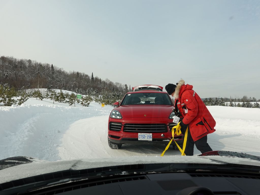 ooops, I came into the turn with too much speed and it wasn't salvageable, I drifted in full control into the snowbank and got beached :)