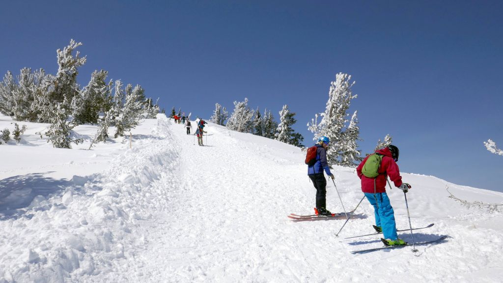 hike up the ridge to santiago bowl/hemlock bowl and chair 14