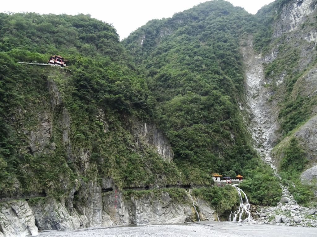 we also hiked up there, to the high temple, many steps :)