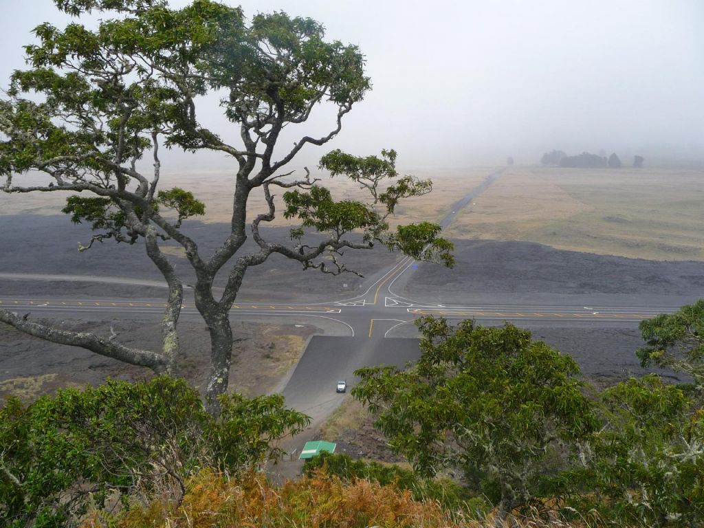 the road up to Mauna Kea