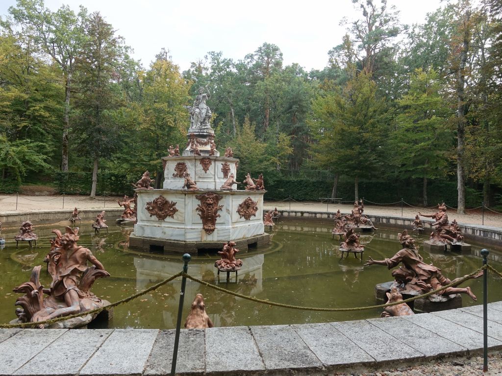 sadly, they sucked and turned off all fountains for the season despite it being Oct 6th