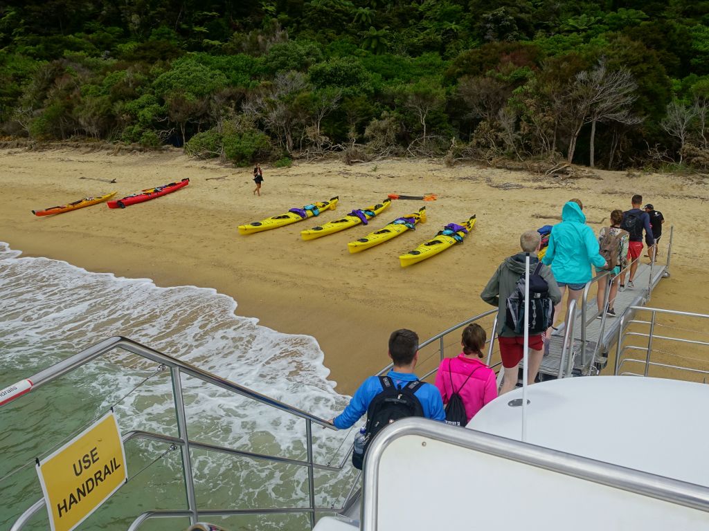 about 1h later, we arrived to our beach