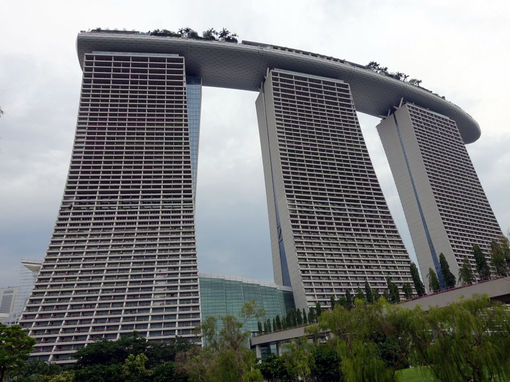 Marina Sands Hotel and banana boat on top thingy :)