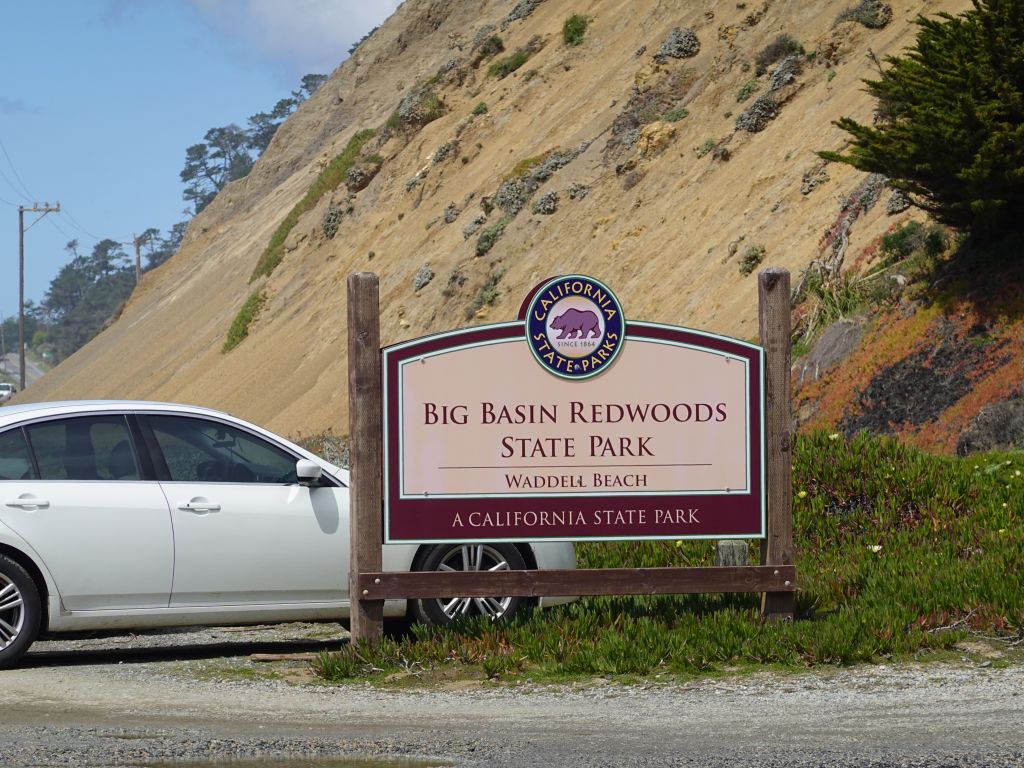 where skyline of the beach, ends up